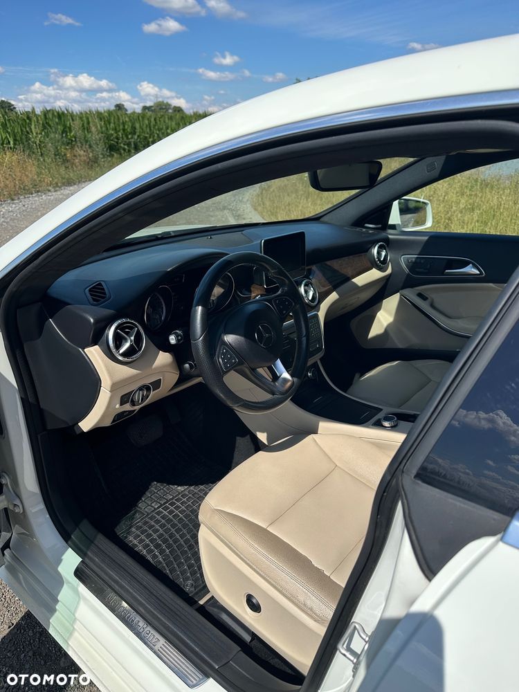 Mercedes-Benz CLA 250 4-Matic - 12