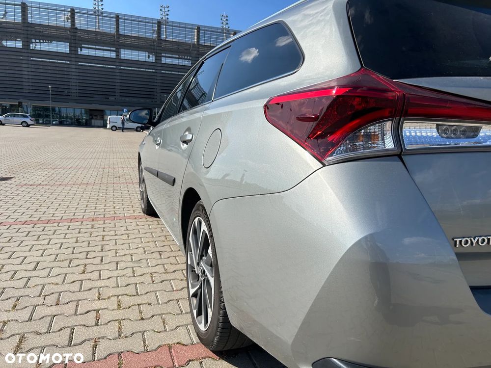 Toyota Auris 1.8 HSD Luna - 30