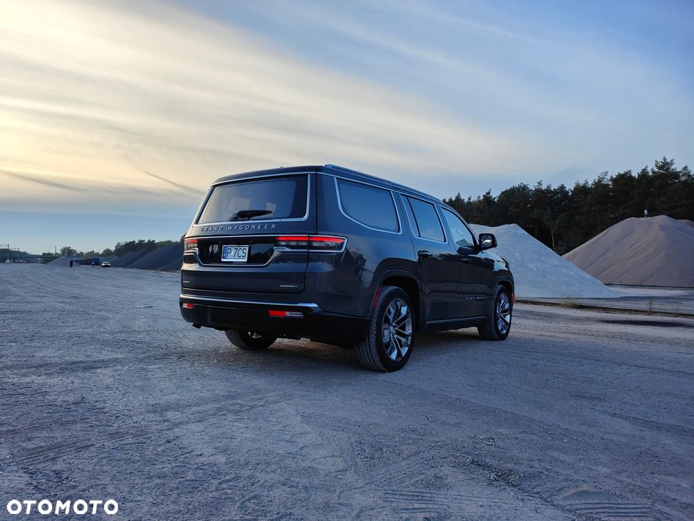 Jeep Grand Wagoneer - 8