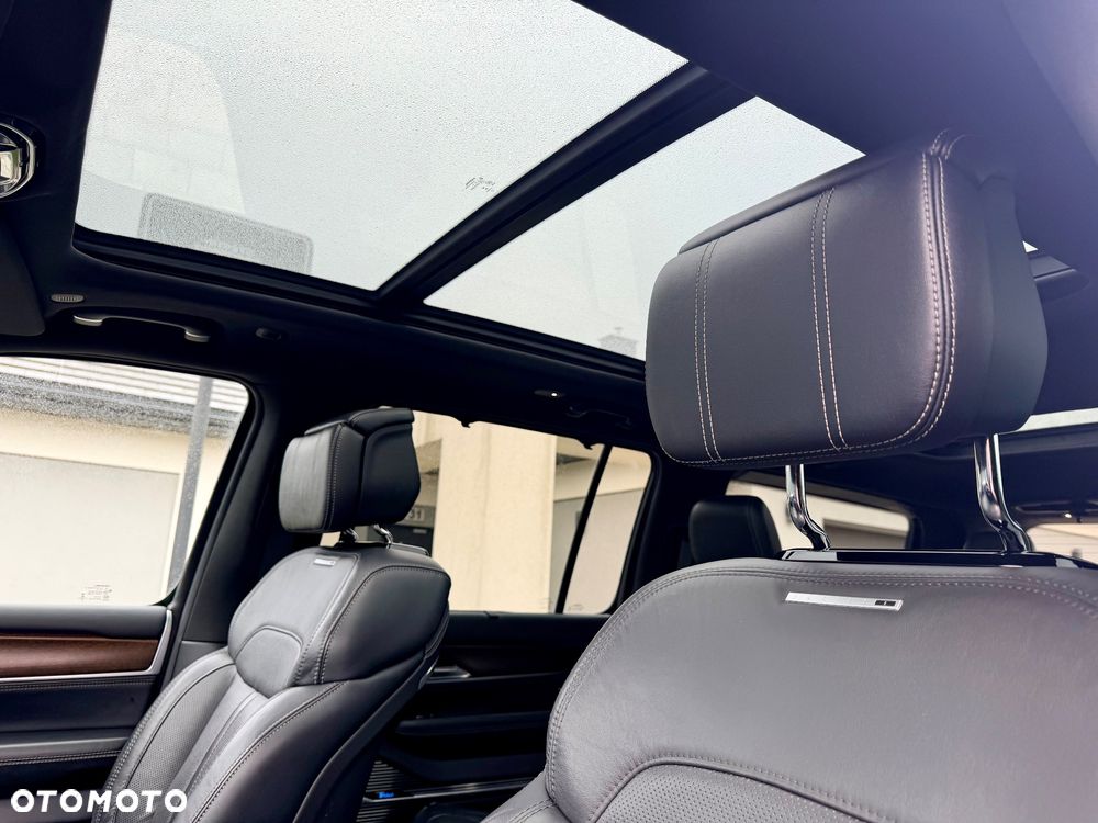 Jeep Grand Wagoneer - 29