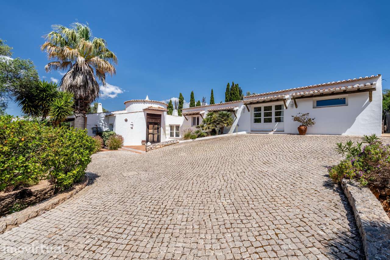 Moradia Exclusiva Térrea com Piscina Aquecida, Jardim e Total Privacid - Grande imagem: 5/46