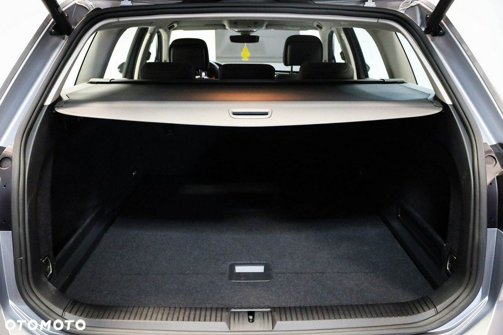 Volkswagen Passat - 13