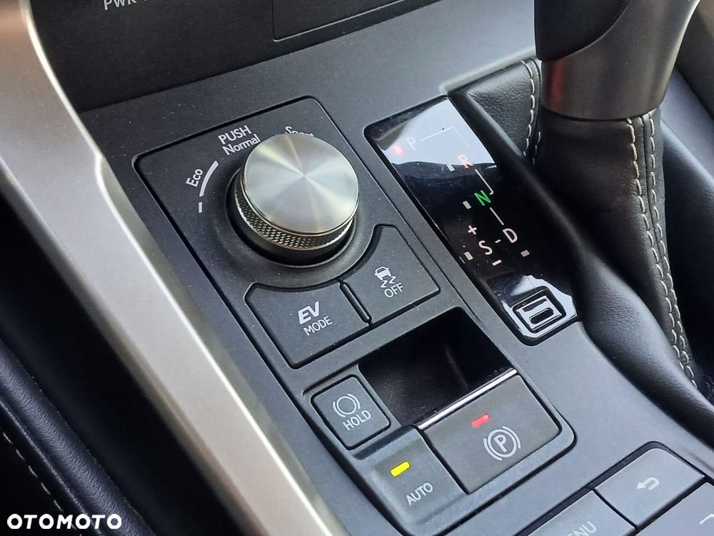 Lexus NX 300h F Impression AWD - 35