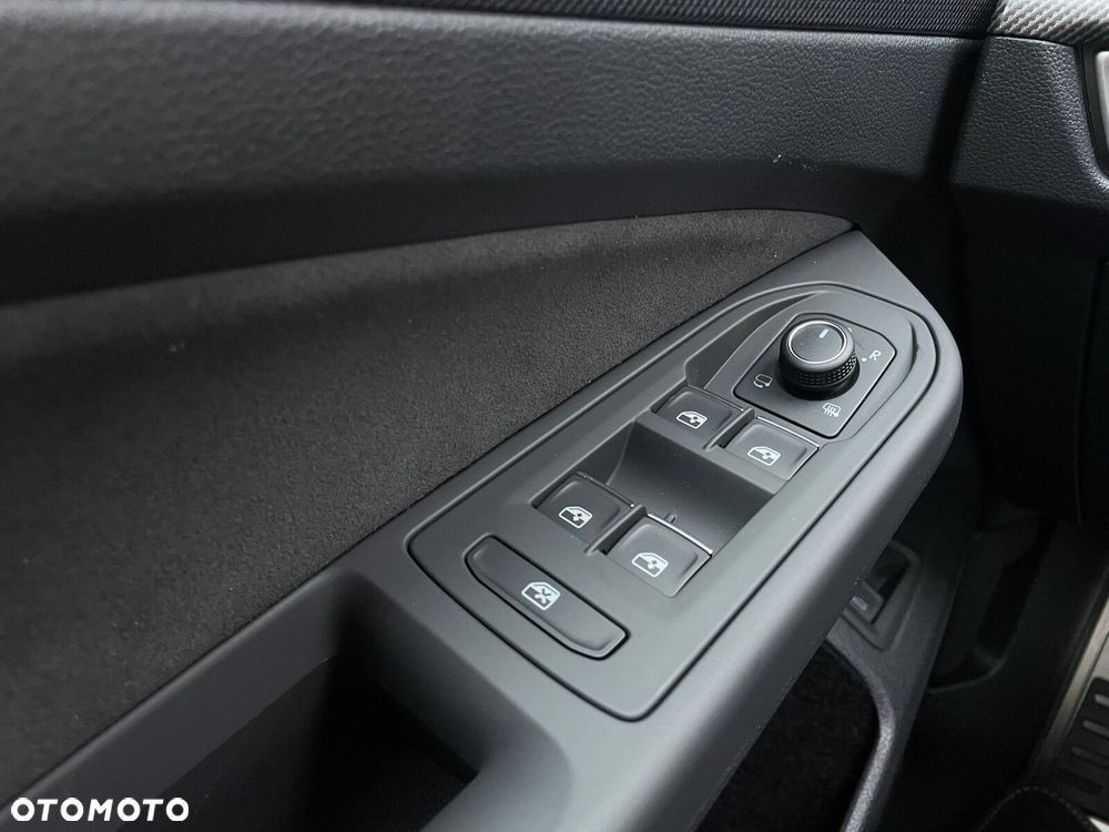 Volkswagen Golf Variant 2.0 TDI R-Line Plus DSG - 23