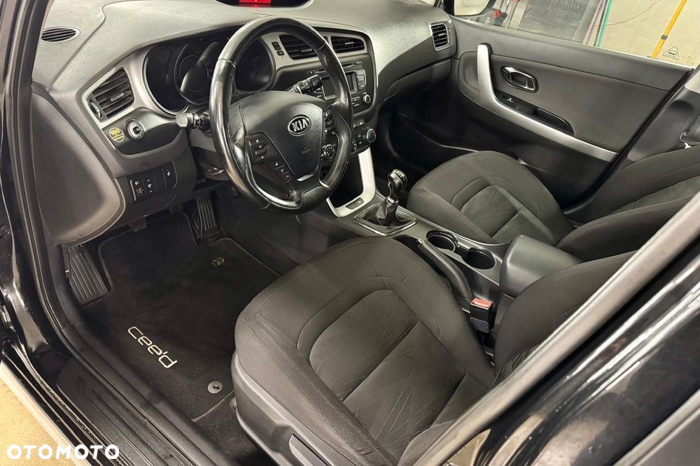 Kia Ceed - 12