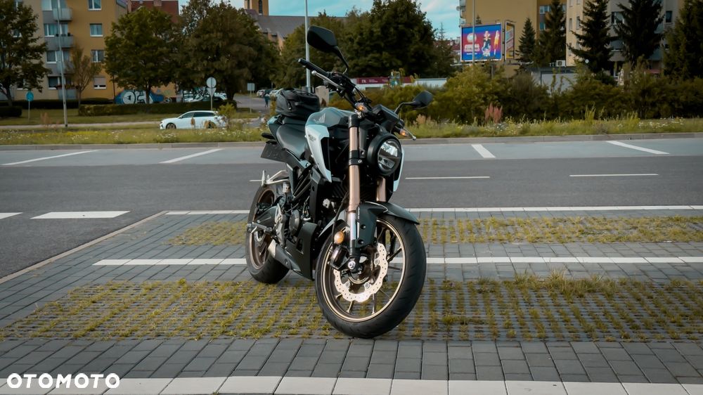 Honda CB - 8