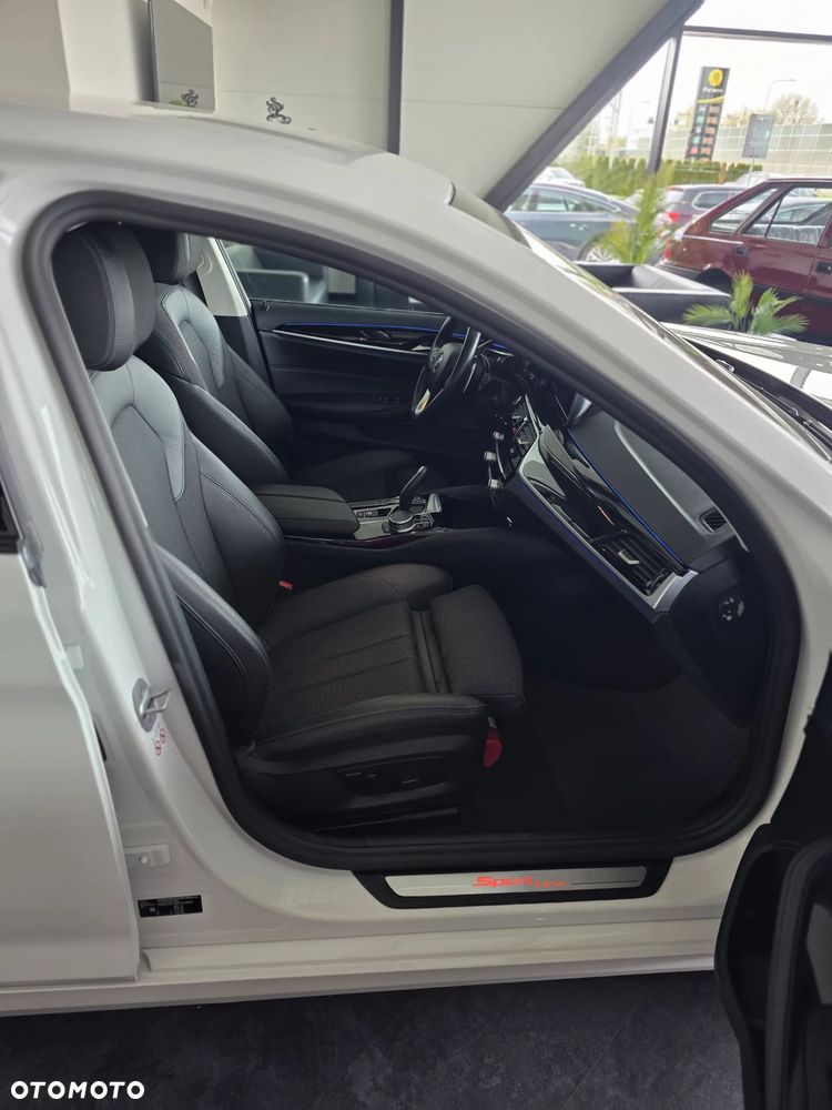 BMW Seria 5 530e iPerformance xDrive Sport Line sport - 25