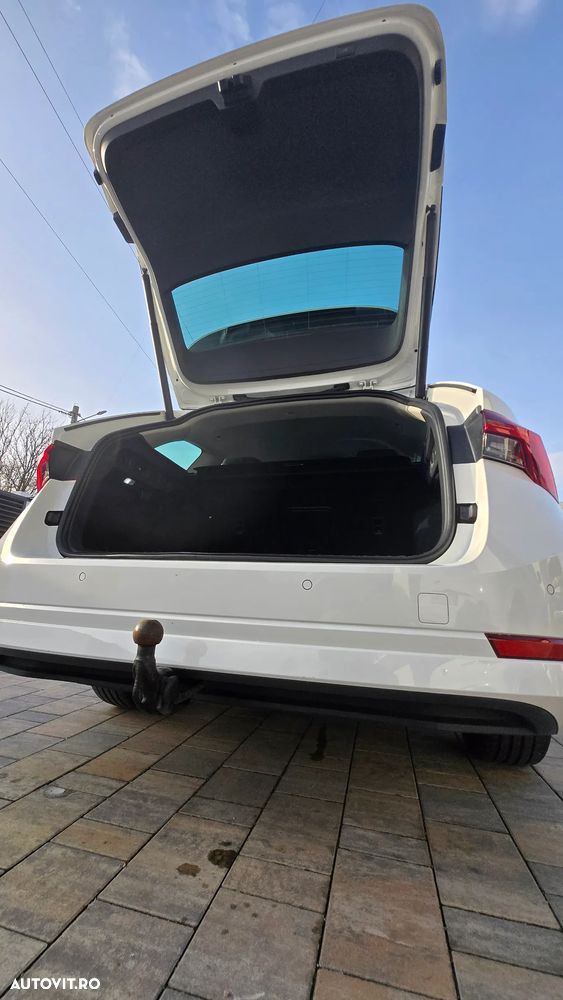 Skoda Octavia Combi Diesel 2.0 TDI DSG Ambition - 12