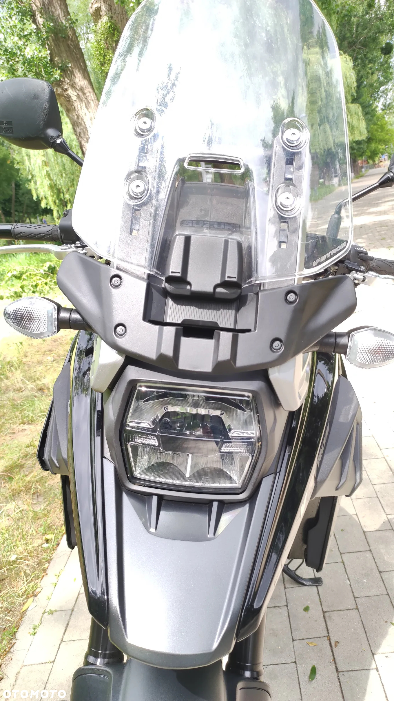 Suzuki V-STROM - 12