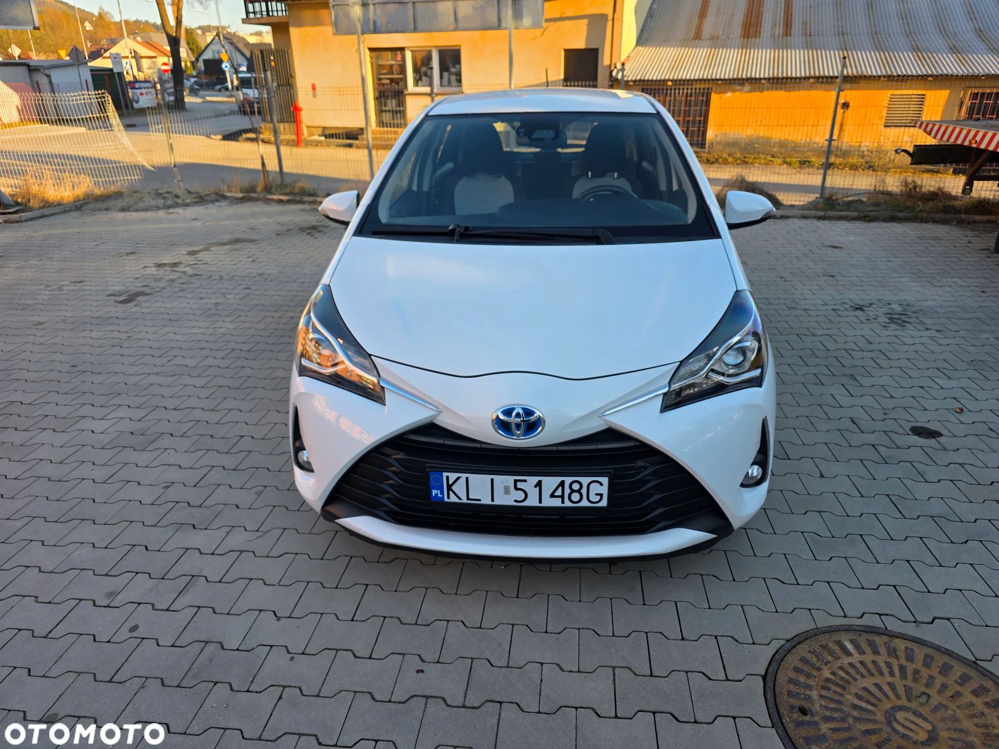 Toyota Yaris Hybrid 1.5 VVT-i Comfort - 1