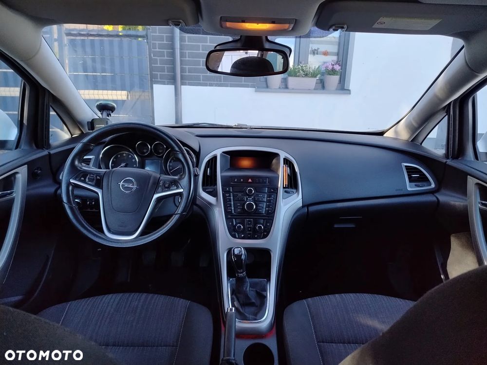 Opel Astra 2010 photo 5