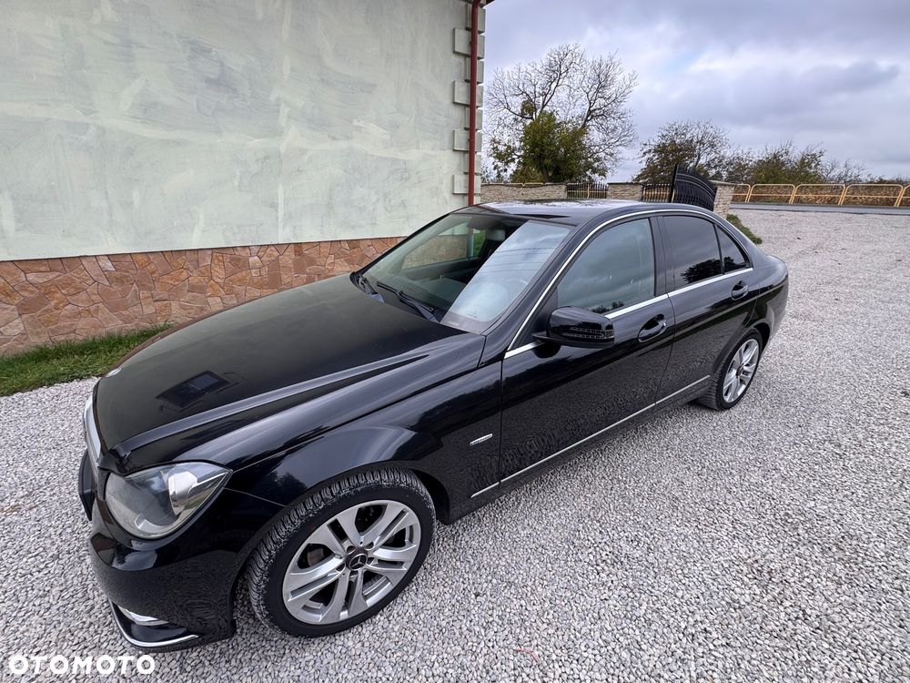 Mercedes-Benz Klasa C 180 CGI BlueEff Avantgarde - 11
