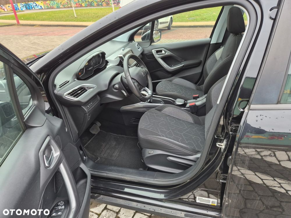 Peugeot 2008 1.2 Pure Tech GPF Allure S&S EAT6 - 8