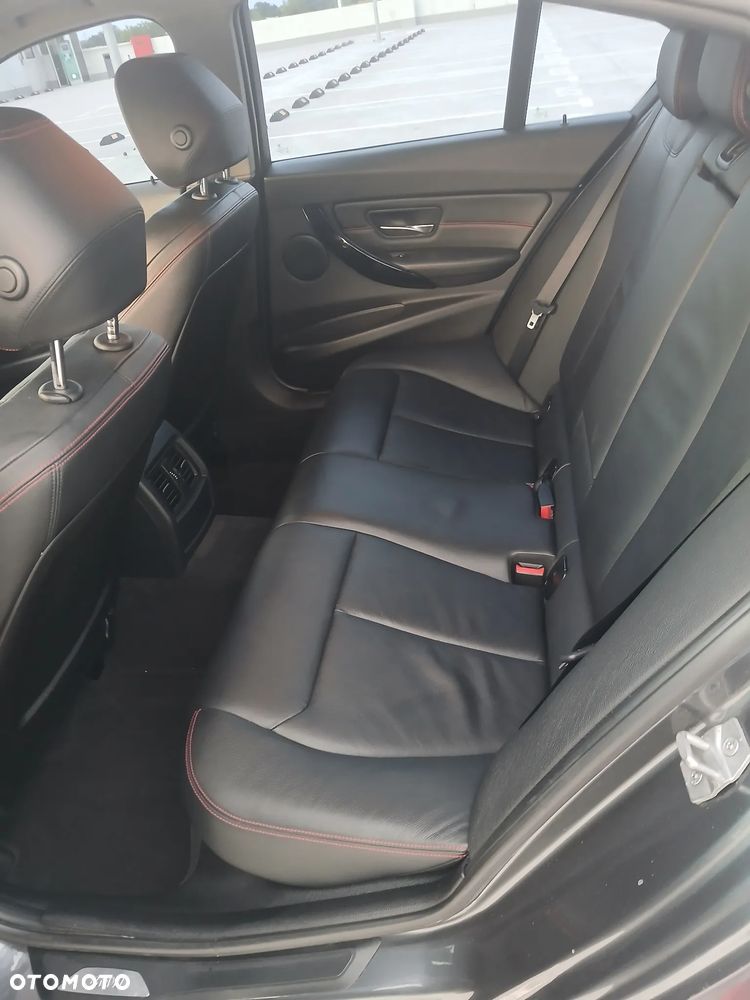 BMW Seria 3 320i M Sport - 12