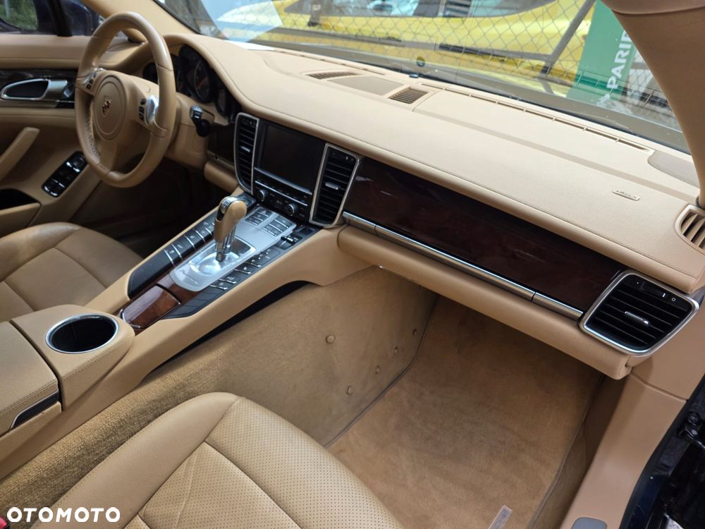 Porsche Panamera 4 PDK Platinum Edition - 25