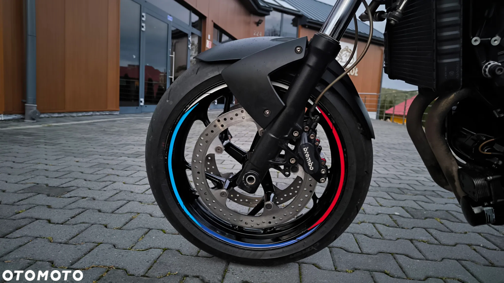 BMW F - 25