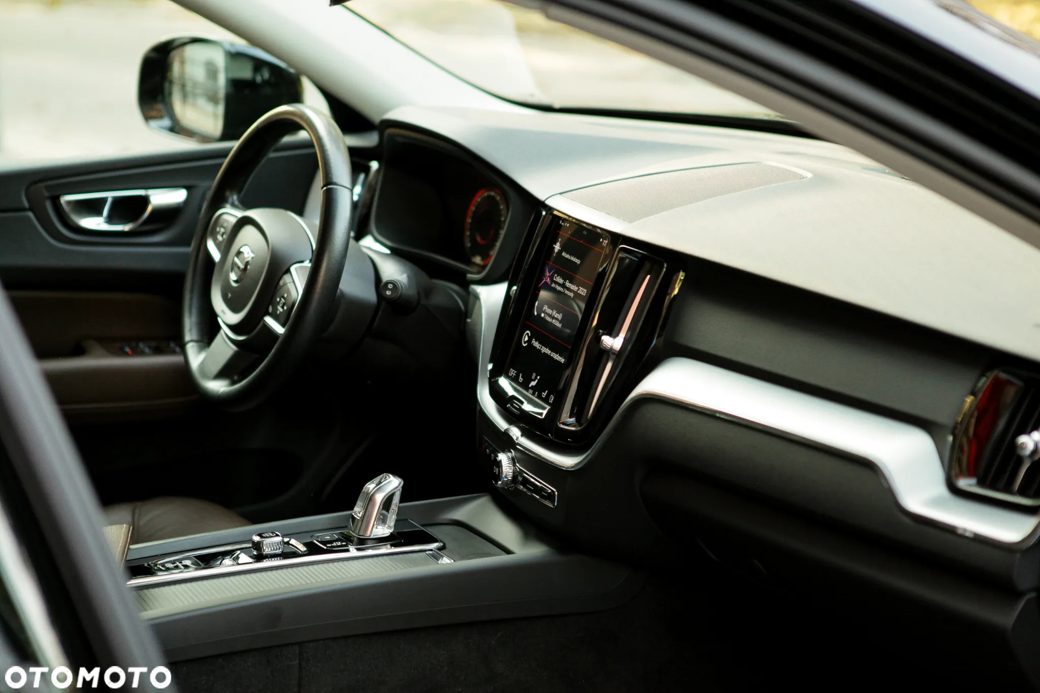 Volvo XC 60 T8 AWD Plug-In Hybrid Momentum Pro - 38