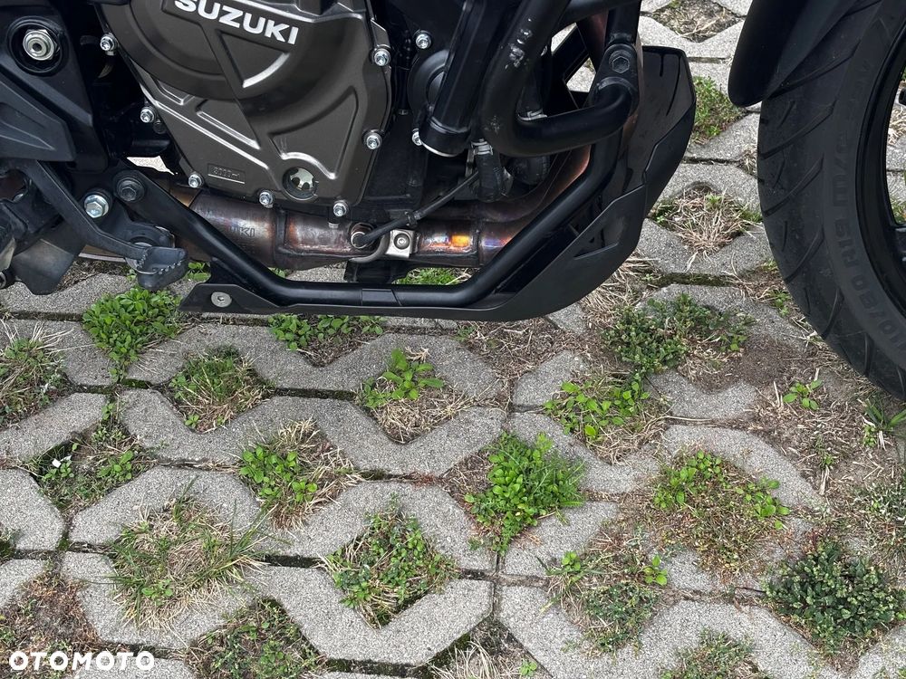Suzuki V-STROM - 16