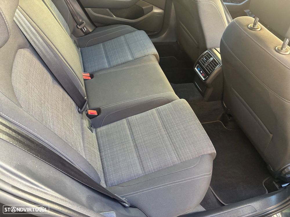 VW Passat Variant 2.0 TDI Business DSG - 23