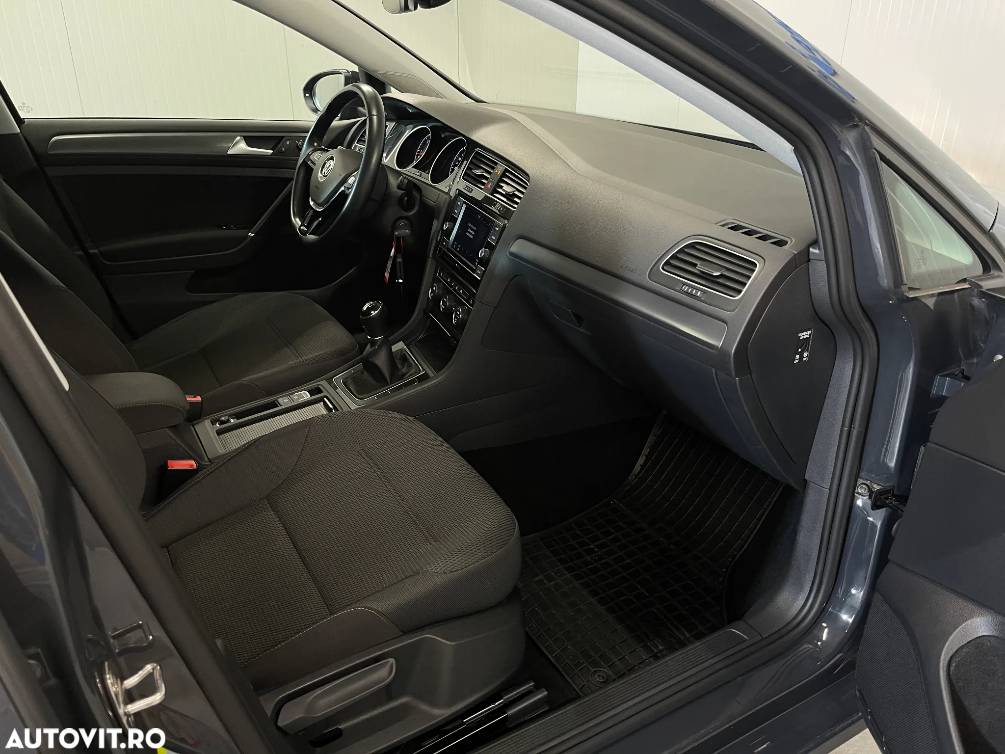 Volkswagen Golf 1.6 TDI Comfortline - 9