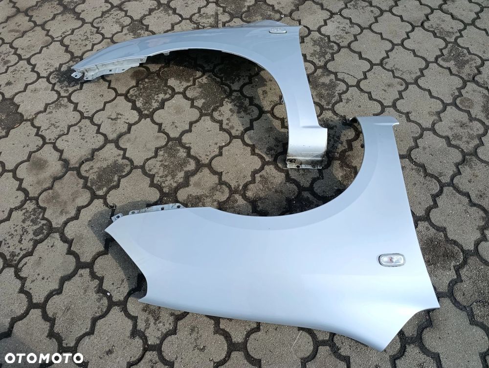 Carens III błotnik błotnik przedni przód stan bdb bez malowania kolor U2 you two KIA - 1