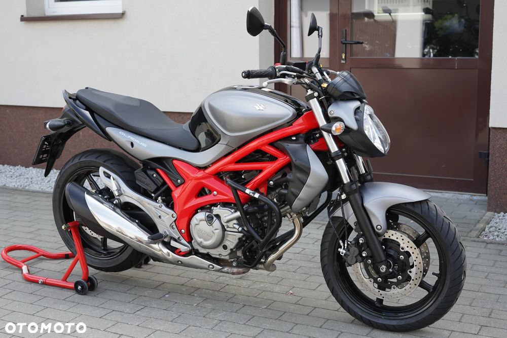 Suzuki Gladius - 2