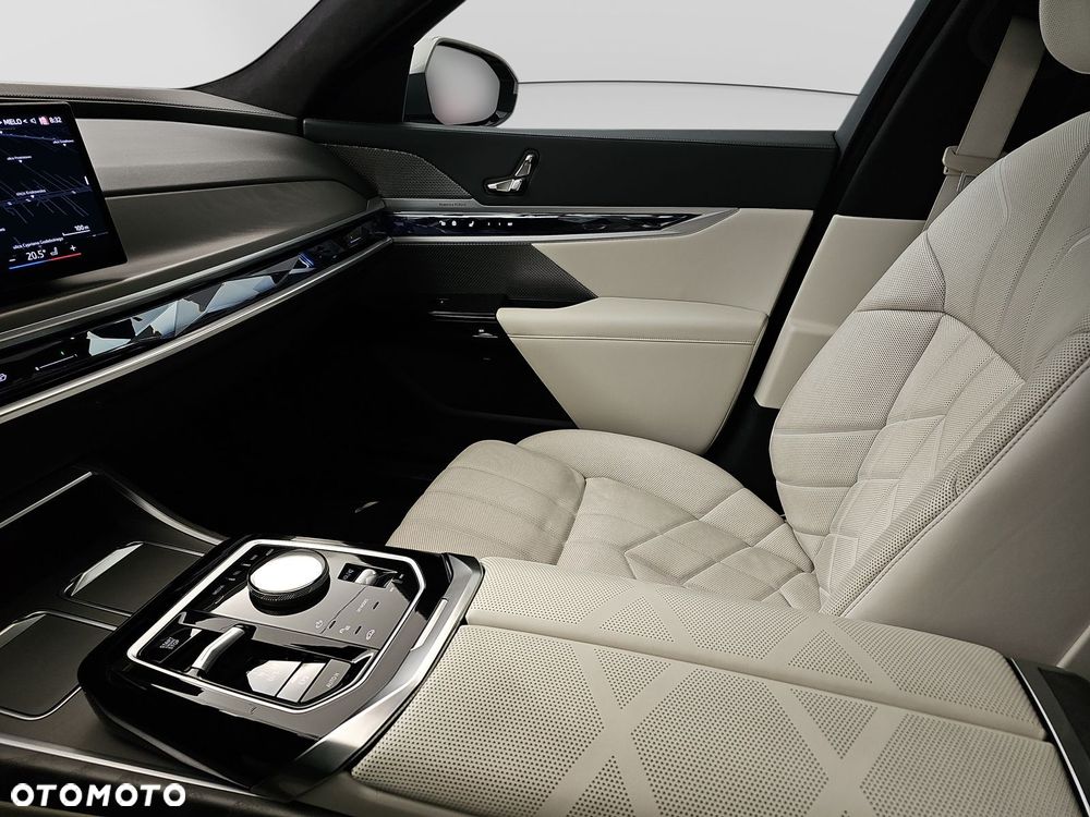 BMW Seria 7 750e PHEV xDrive M Sport sport - 33