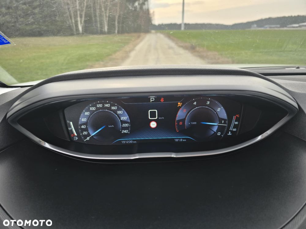 Peugeot 5008 1.5 BlueHDI Allure S&S EAT8 - 16