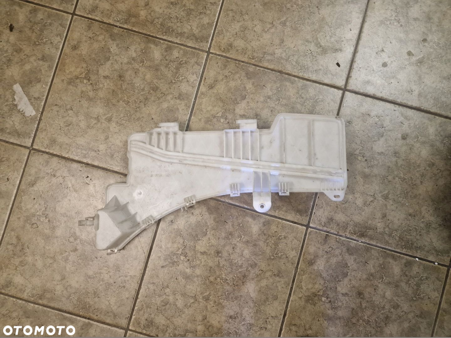 ZBIORNIK SPRYSKIWACZY PEUGEOT 3008 5008 9815637380 - 2