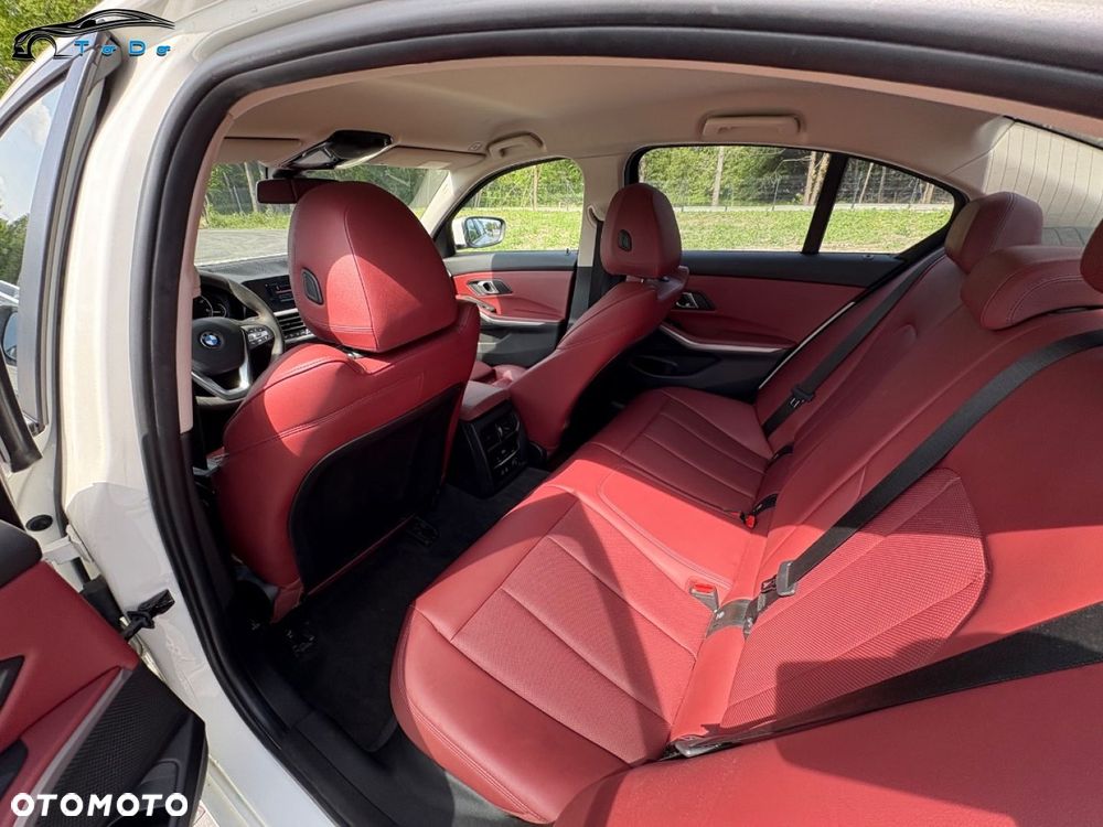 BMW Seria 3 318d M Sport - 28