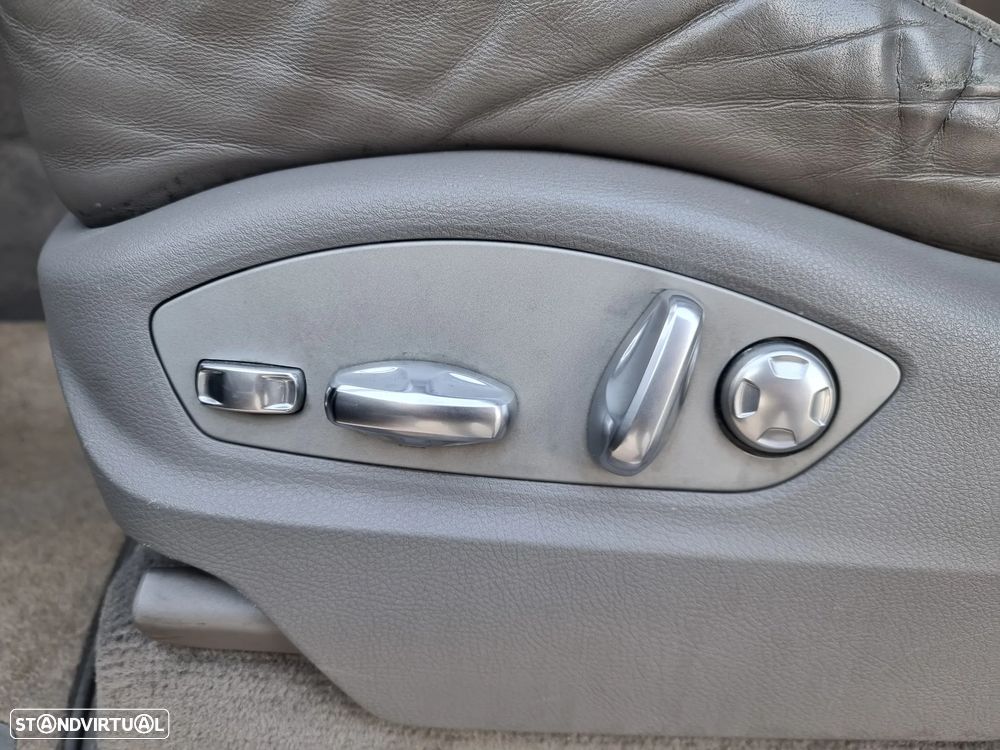 Porsche Cayenne Platinum Edition - 12