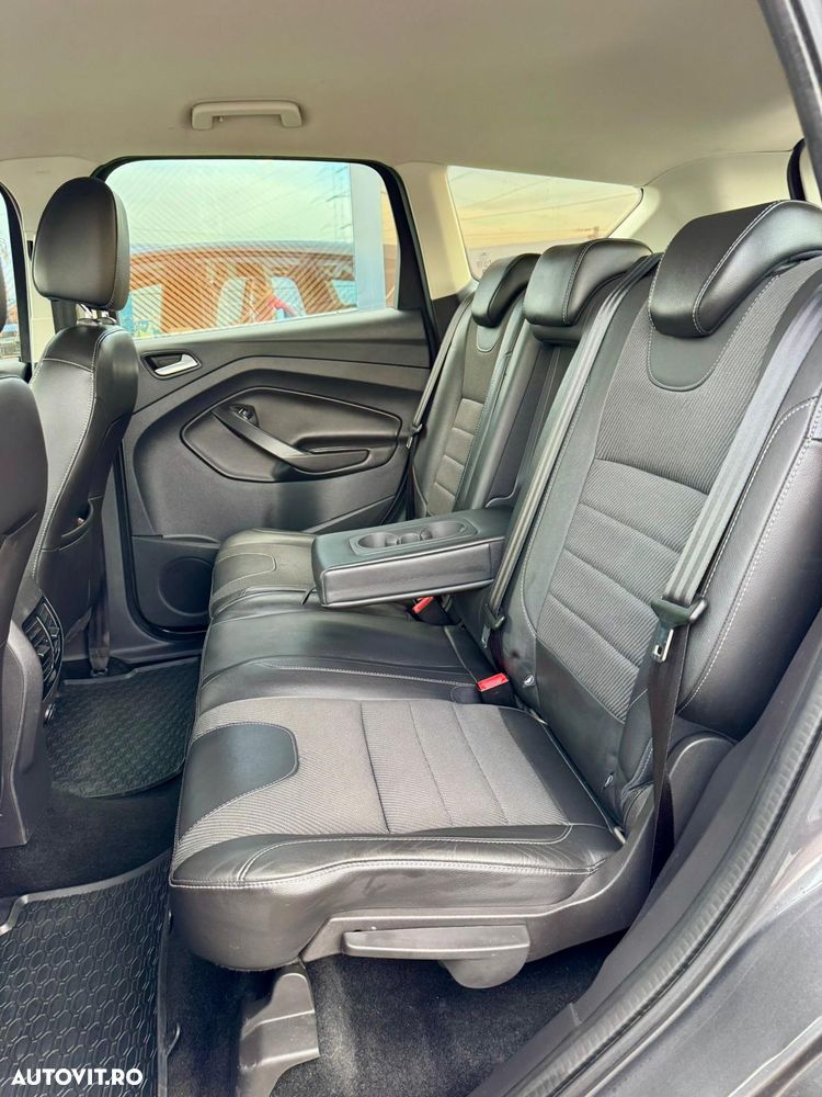 Ford Kuga 2.0 TDCi 2x4 Titanium - 35