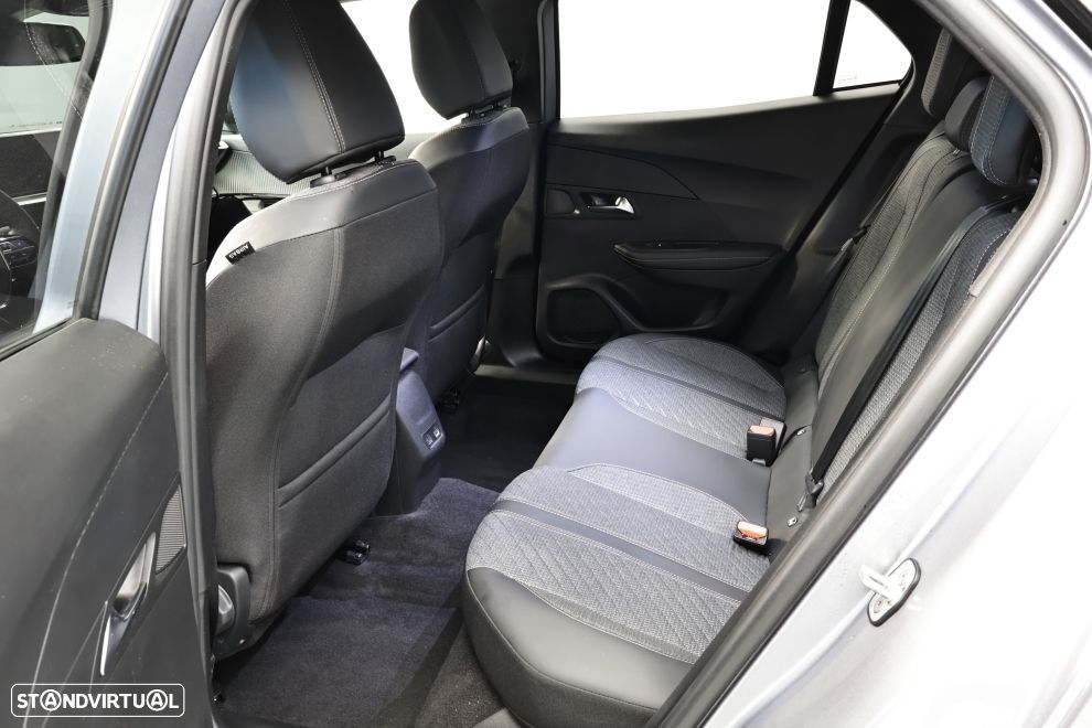 Peugeot 2008 1.2 PureTech Allure - 23