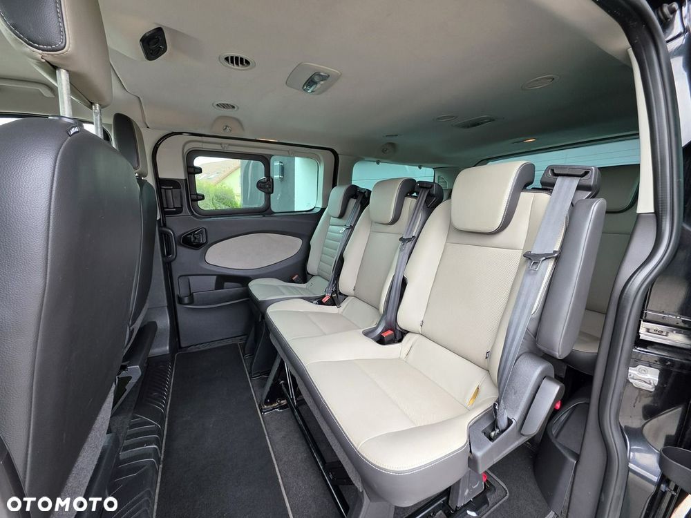 Ford Tourneo Custom - 28