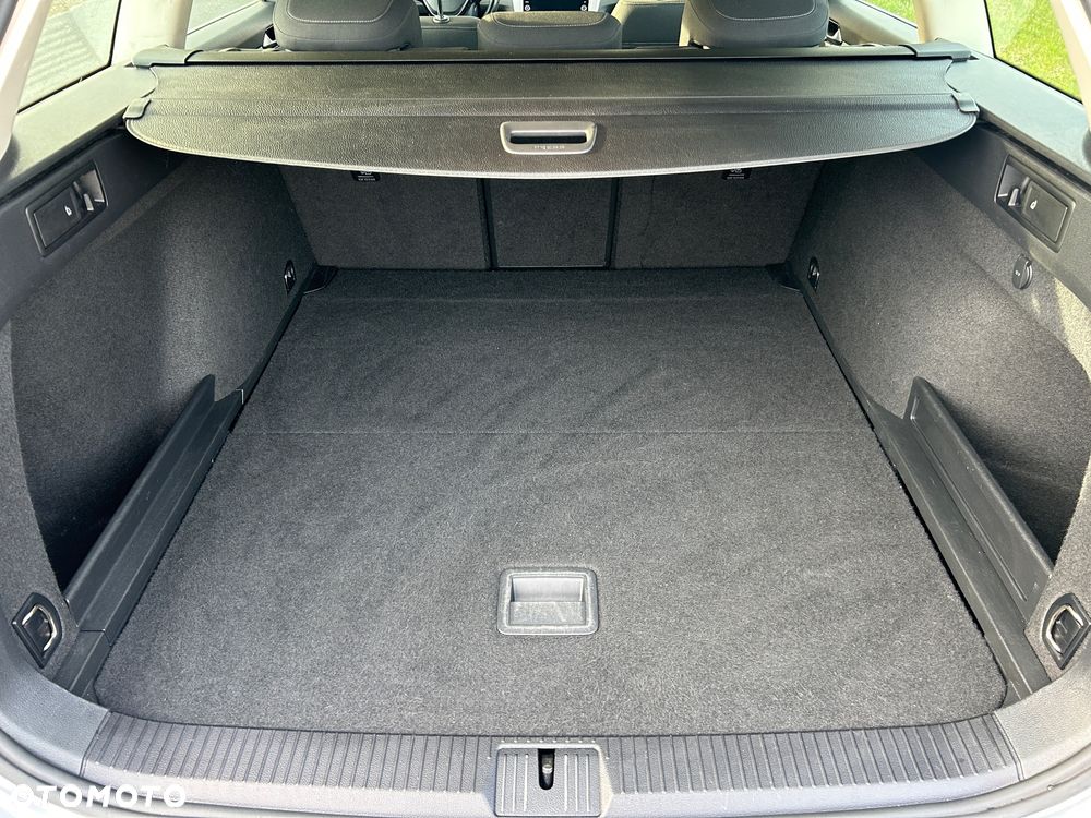 Volkswagen Passat 2.0 TDI SCR Comfortline - 26