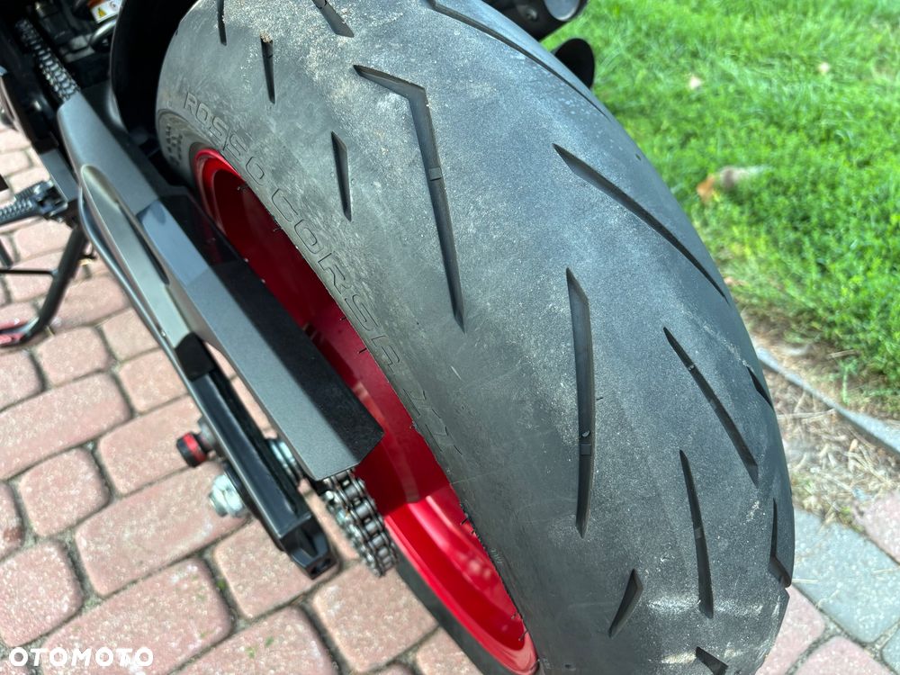 Suzuki GSX - 27