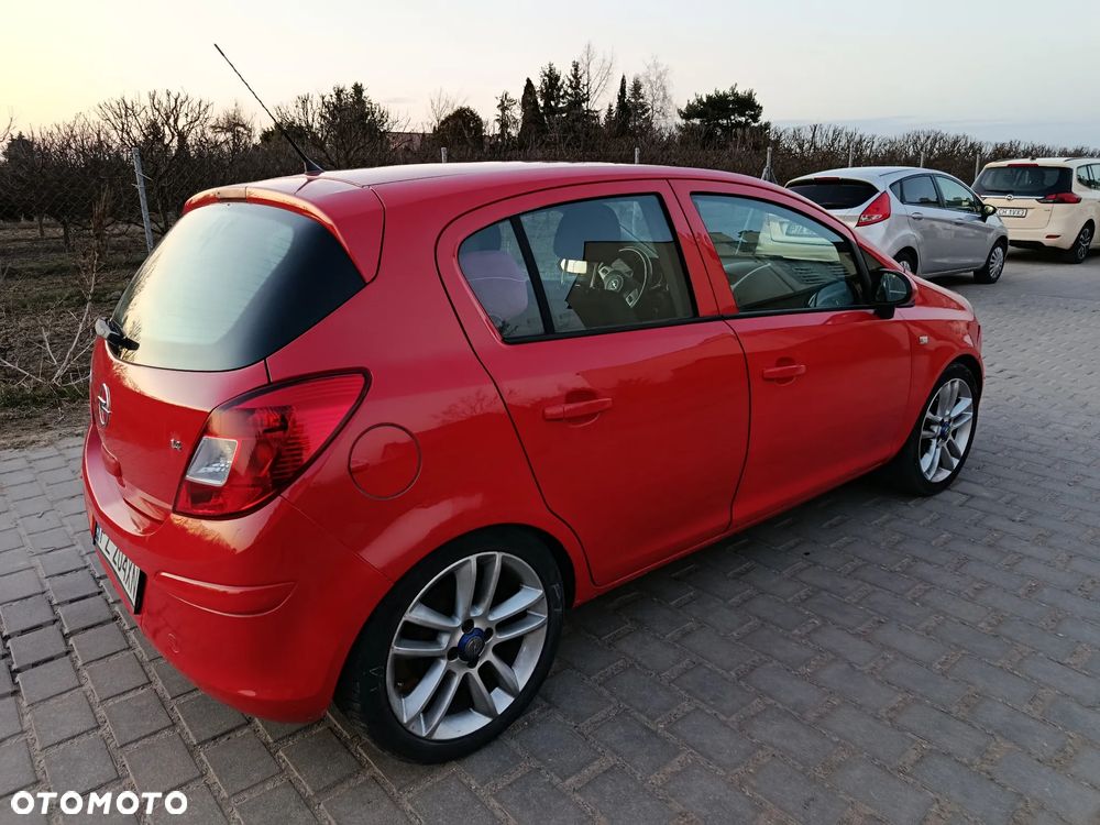 Opel Corsa 1.4 16V Cosmo - 10