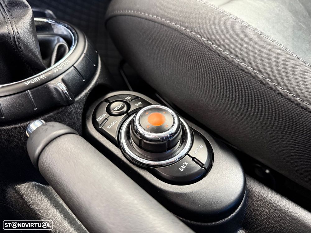 MINI 3 Portas Cooper Auto - 18