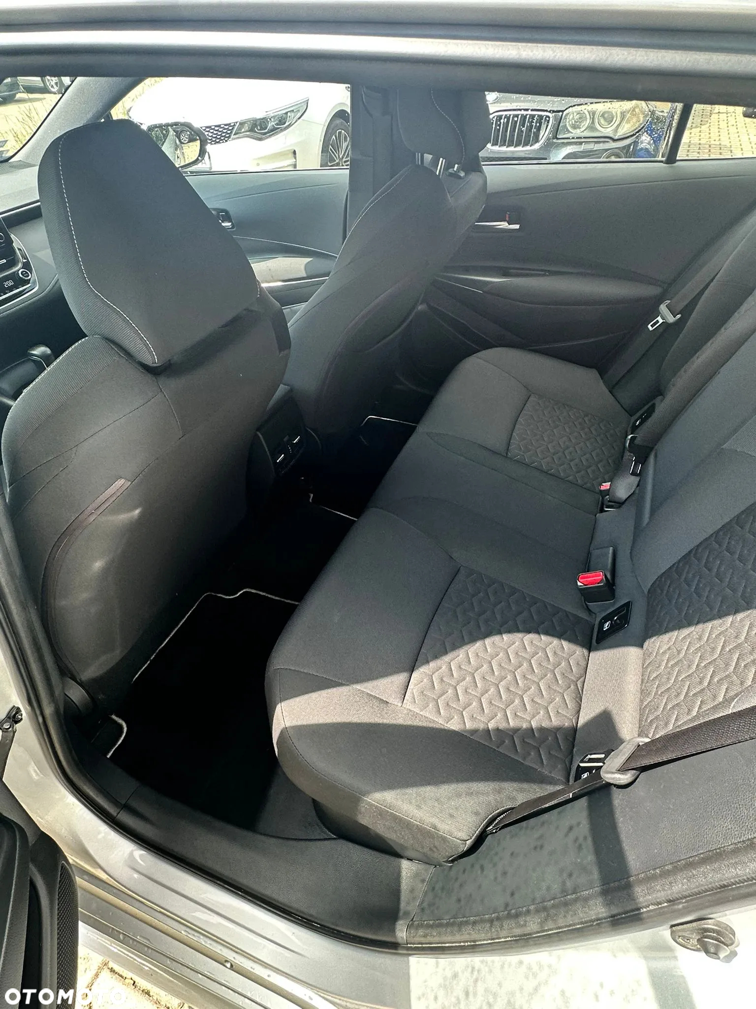 Toyota Corolla 2.0 Hybrid Comfort - 8