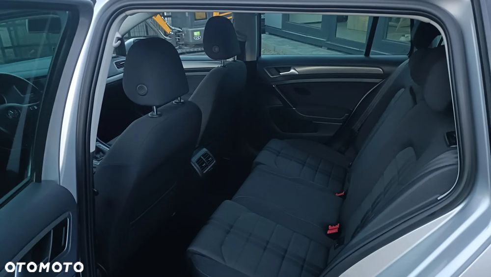 Volkswagen Golf - 8