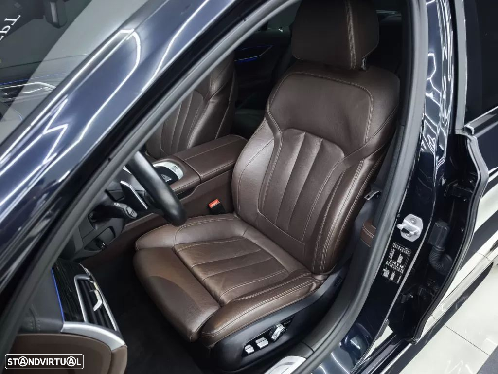 BMW 725 d Pack M - 24