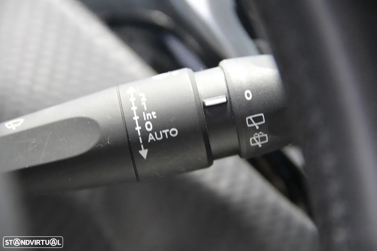Peugeot 2008 1.2 PureTech Signature - 15