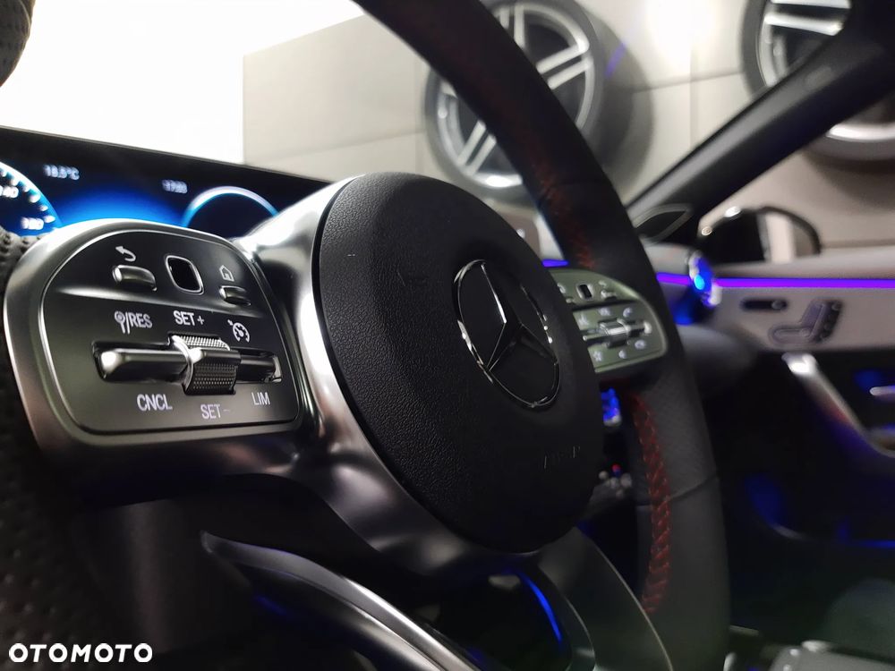 Mercedes-Benz CLA 220 4-Matic AMG Line 7G-DCT - 14