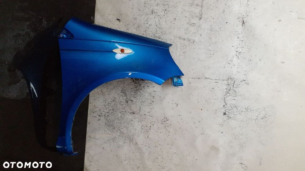 * TOYOTA YARIS I BŁOTNIK PRZEDNI PRAWY KOLOR 8P1 - 1