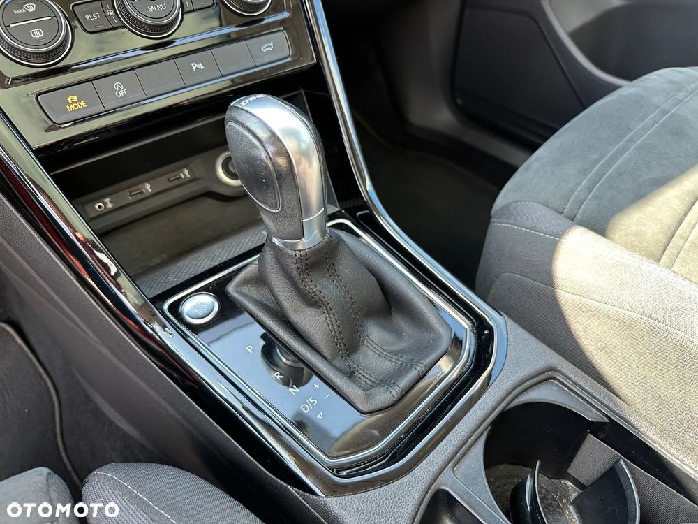Volkswagen Touran - 17