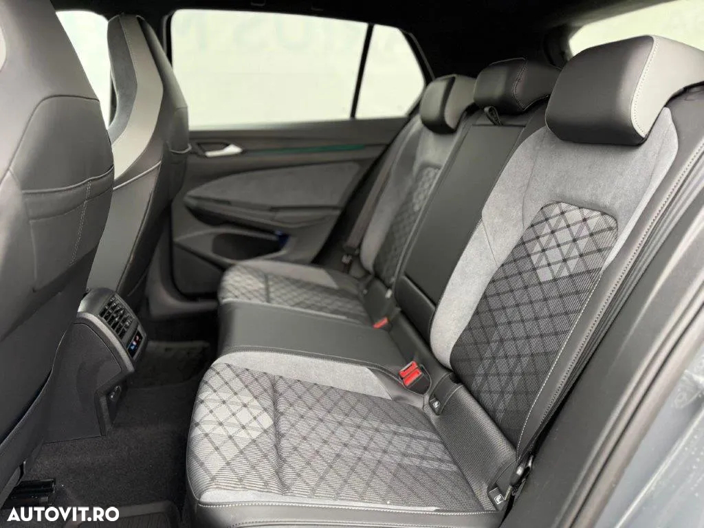 Volkswagen Golf 1.5 eTSI ACT DSG MHEV R-Line - 9