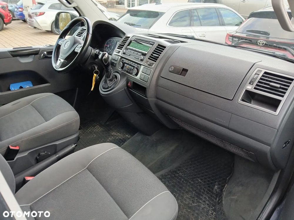 Volkswagen Multivan - 21