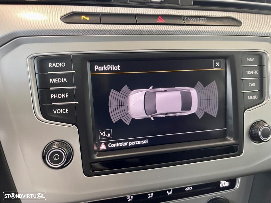 VW Passat 1.6 TDI BlueMotion - 17