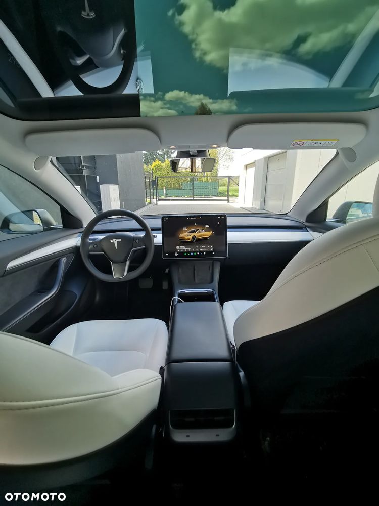 Tesla Model 3 - 4