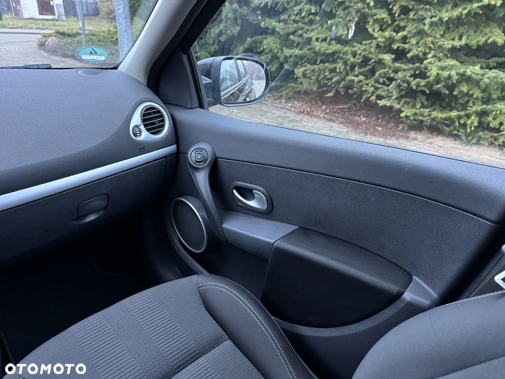 Renault Clio 1.2 16V 75 Expression - 27